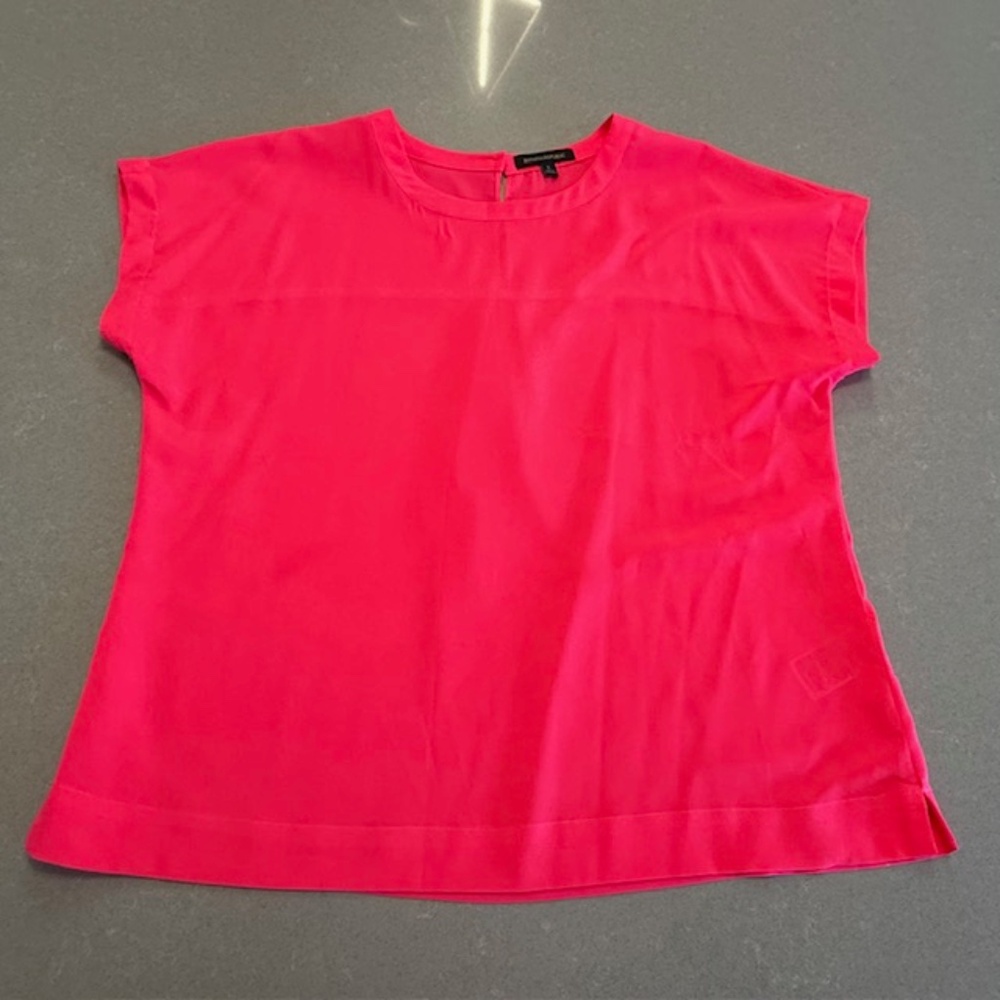 BANANA REPUBLIC Keyhole Back Crewneck Hot Pink Top Blouse Women's Size L  EUC